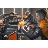 DEWALT Batteridrevet slagboremaskine DCD85MM2T, 18 volt, i McLaren-design, Bore-/ skruemaskine grå/Sort