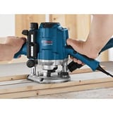 Bosch GOF 1250 CE Sort, Blå 24000 rpm 1250 W, Router Blå, Sort, Blå, 24000 rpm, 6, 8 (5/16"), 10000 rpm, 6 cm, 5,5 m/s²