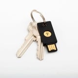 Yubico YubiKey 5 NFC, Sikkerhedsnøgle Sort/Guld