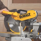 DEWALT DWS780 1675 W 3800 rpm, Gerings sav Gul, 470 mm, 396 mm, 24,8 kg