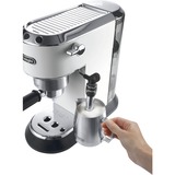 DeLonghi Dedica Style EC 685.W Semi-auto Espressomaskine 1,1 L Hvid/højglans sølv, Espressomaskine, 1,1 L, Kaffekapsel, Malet kaffe, 1300 W, Sort, Sølv, Hvid