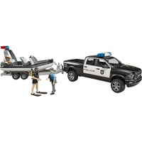 bruder RAM 2500 Polizei Pickup, L+S modul, trailer med båd, Model køretøj Sort/Hvid